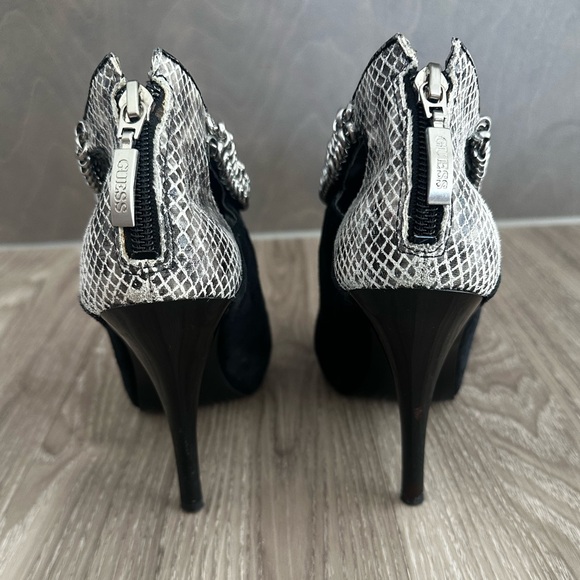 GUESS SUEDE SNAKE PRINT BOOTIES - Picture 7 of 10